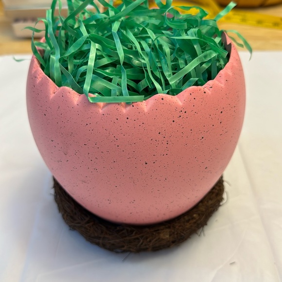 COPY - Ceramic egg planter/Decor tiny chip top color in w crayon etc overall ex… - Picture 1 of 9